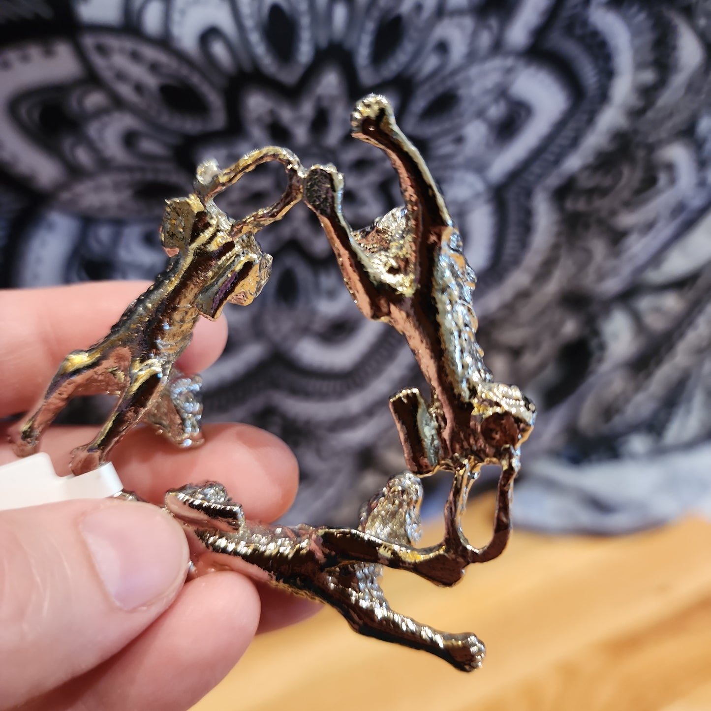 Metal tiger sphere holder