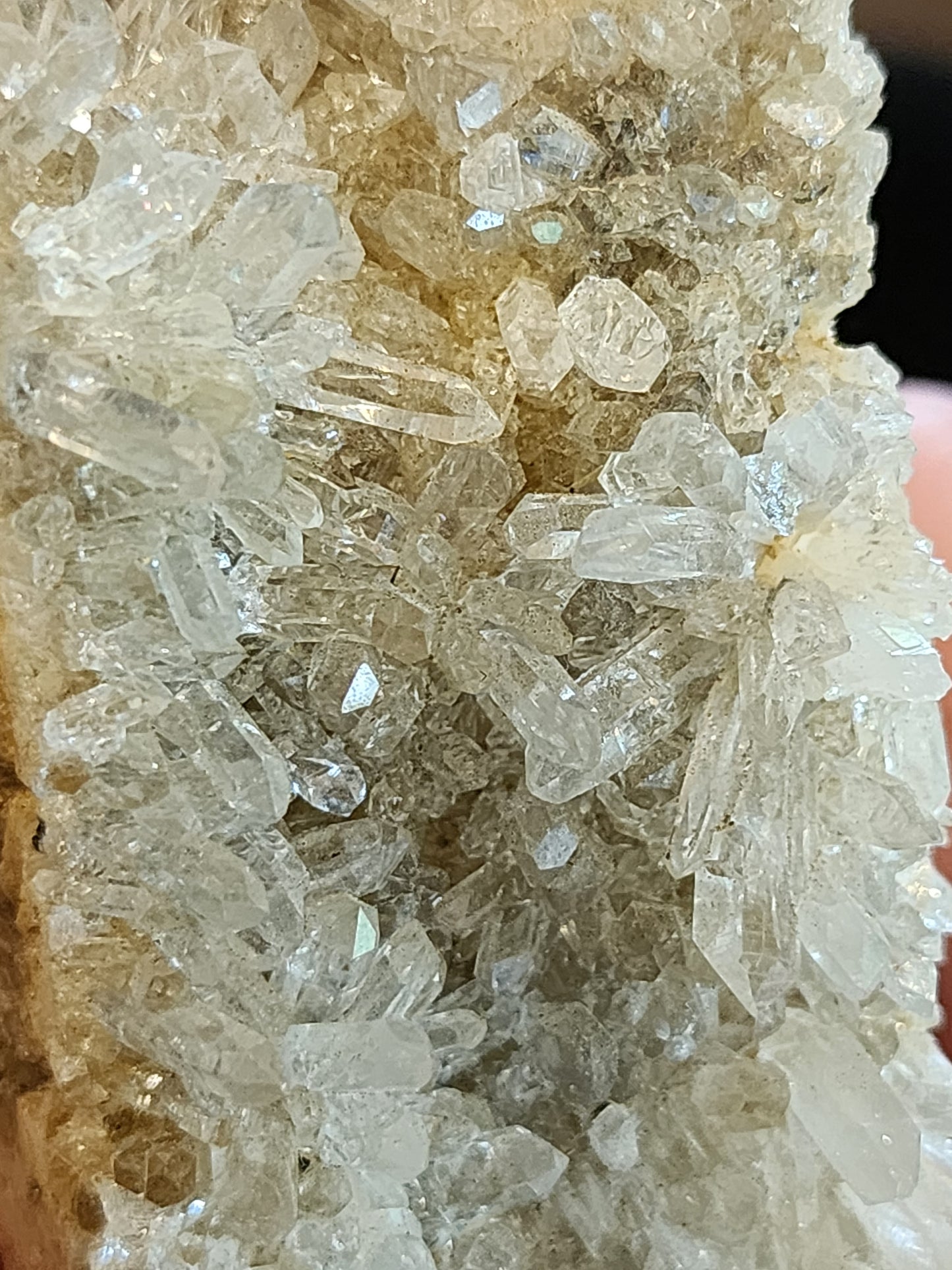 Druzy quartz skull carving
