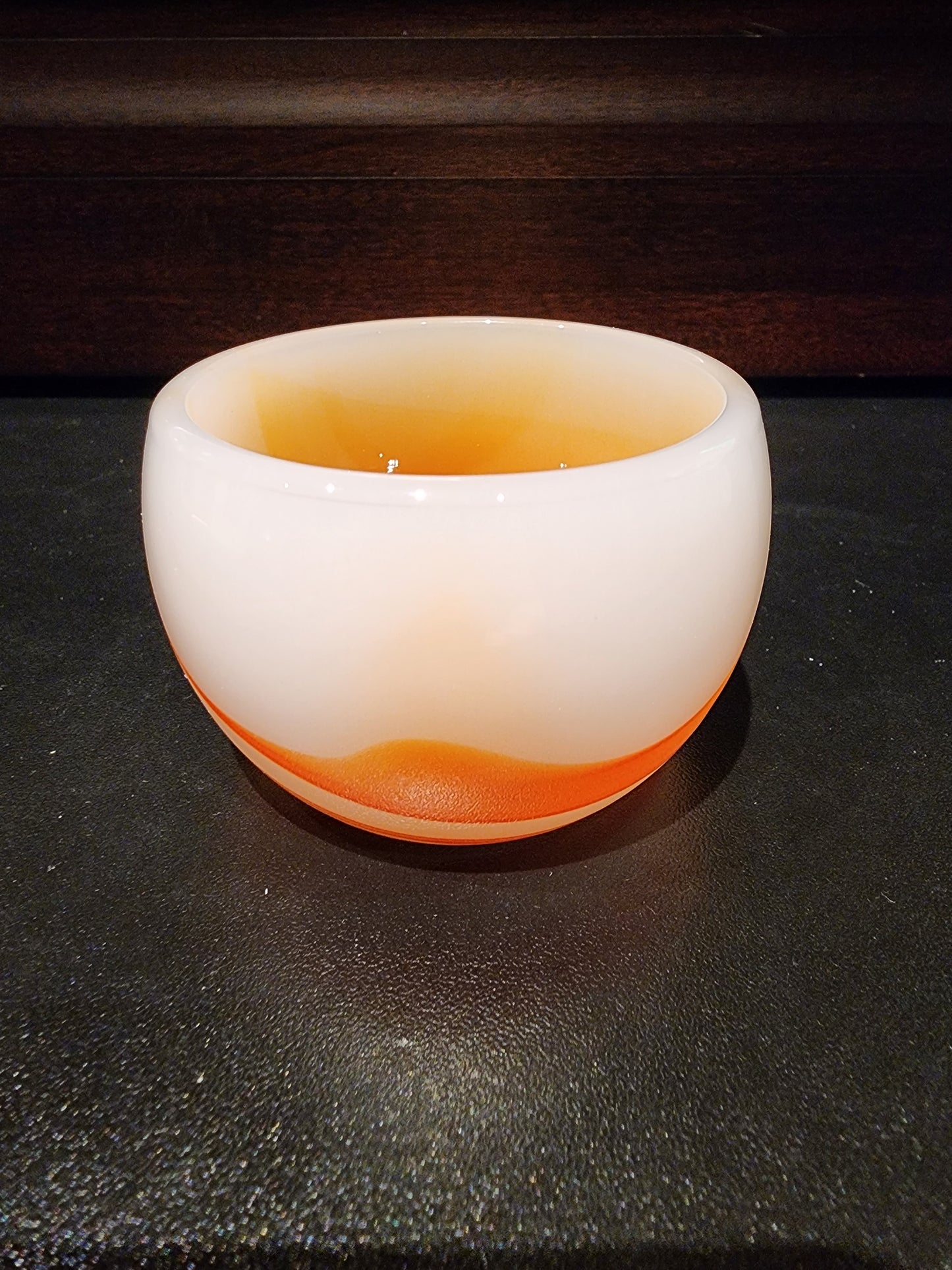 Glass swirled cup