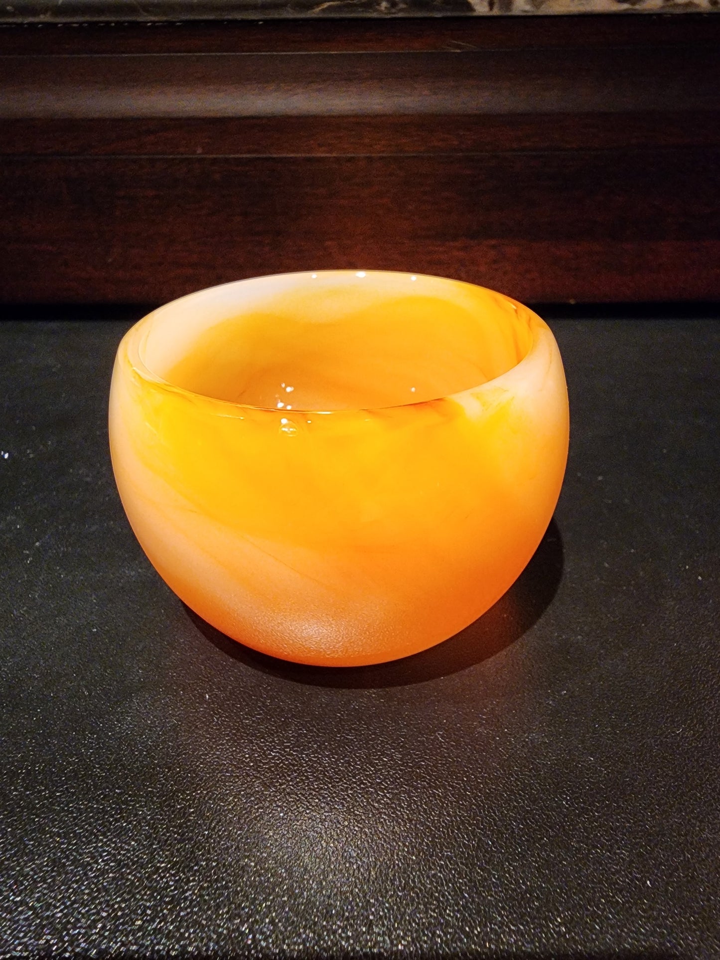 Glass swirled cup