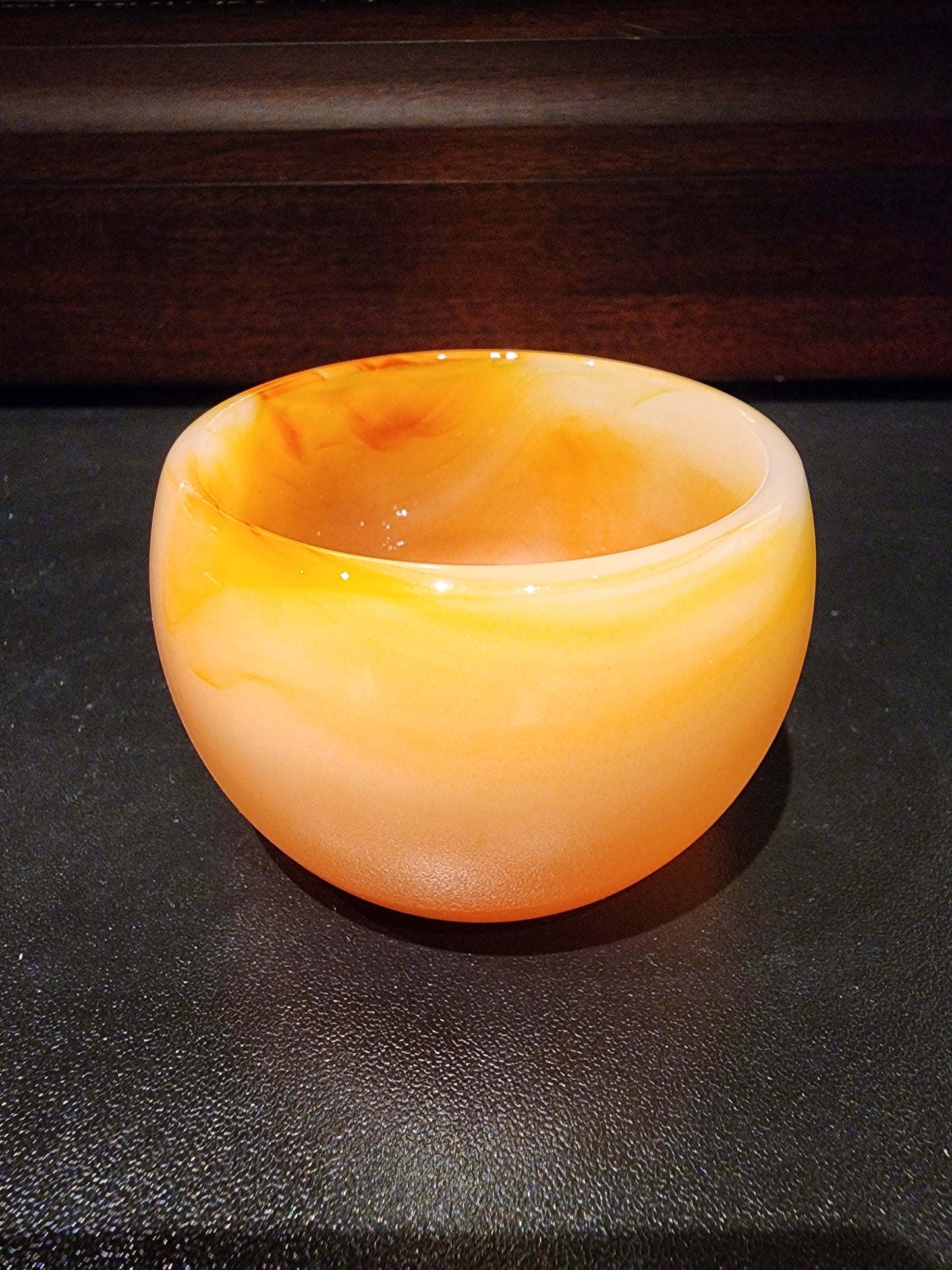 Glass swirled cup