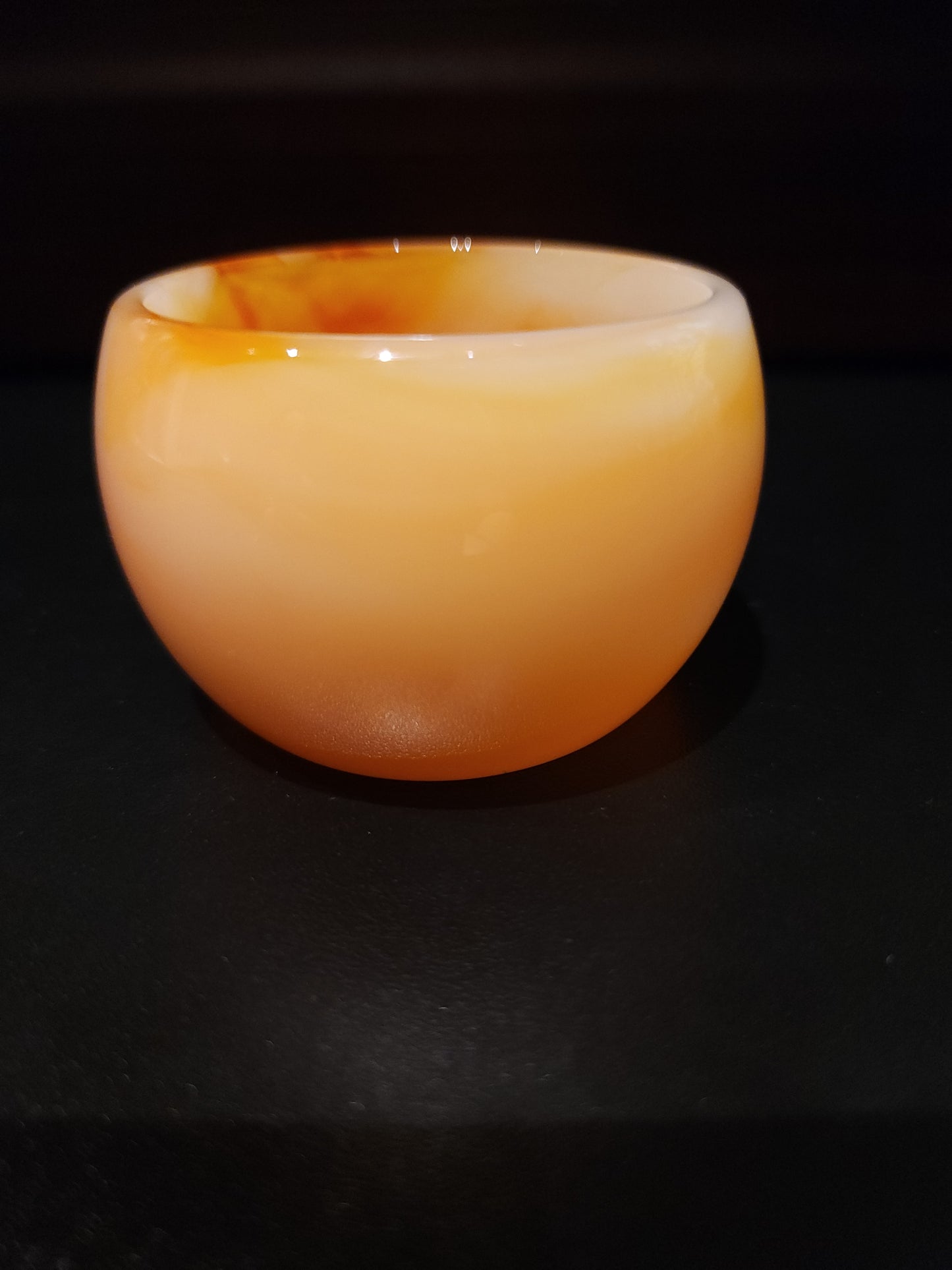 Glass swirled cup