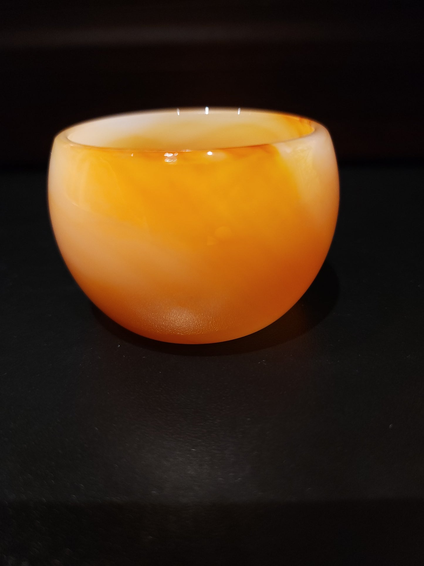 Glass swirled cup