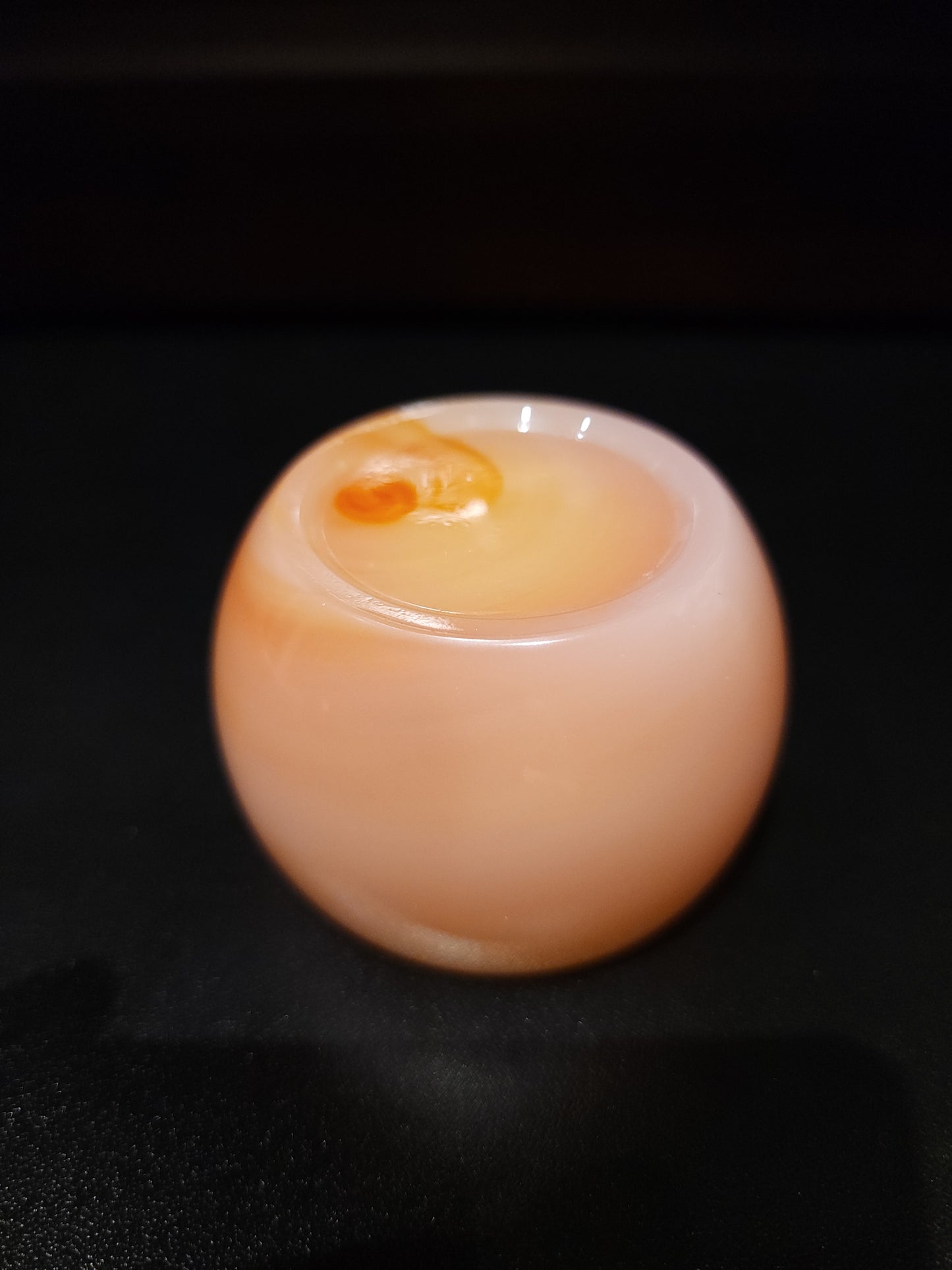 Glass swirled cup