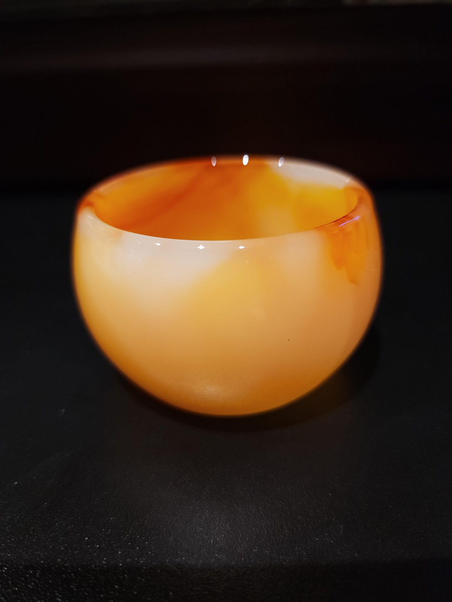 Glass swirled cup