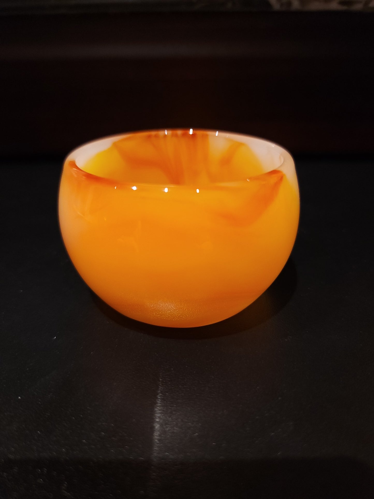 Glass swirled cup