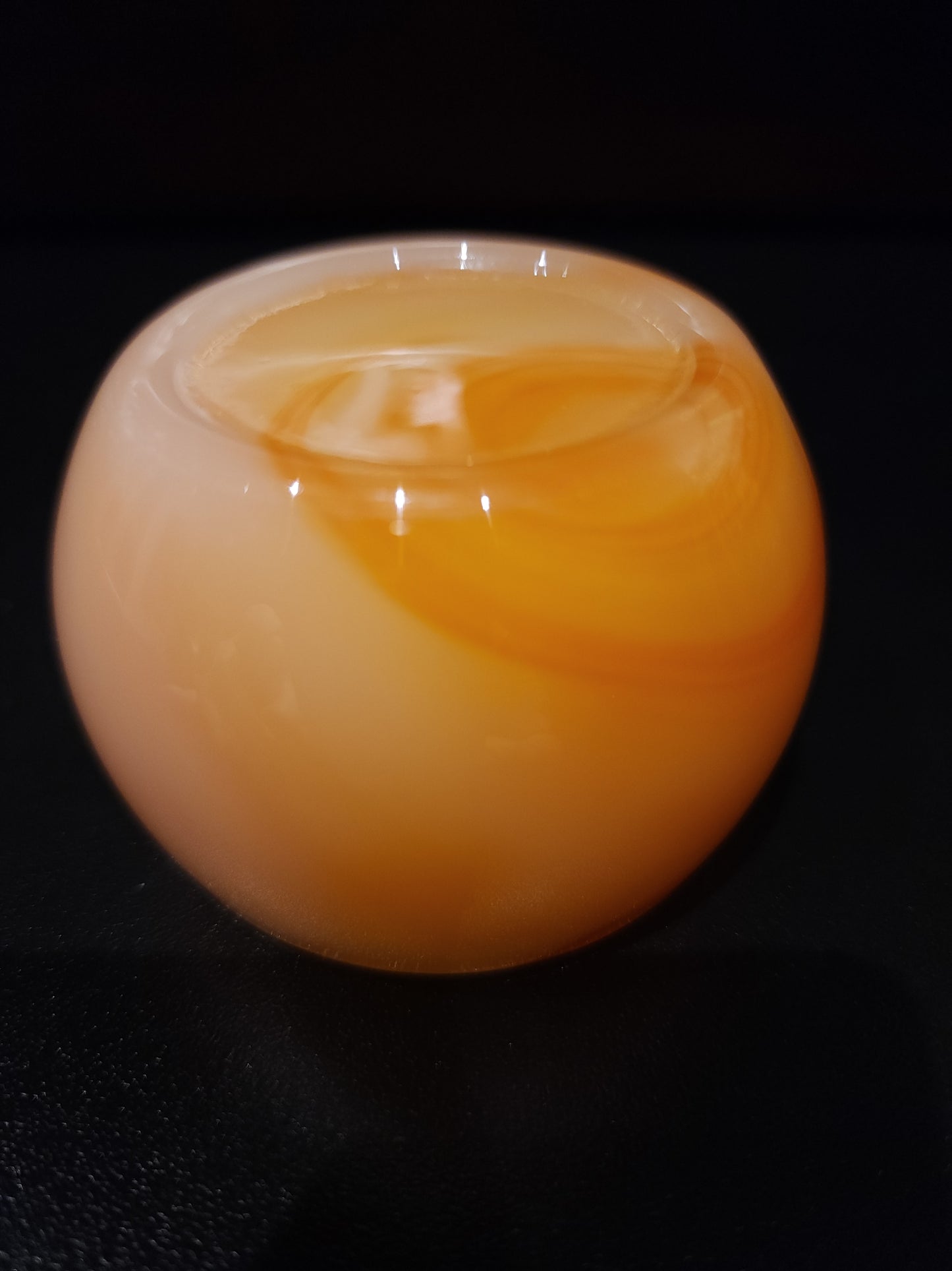 Glass swirled cup