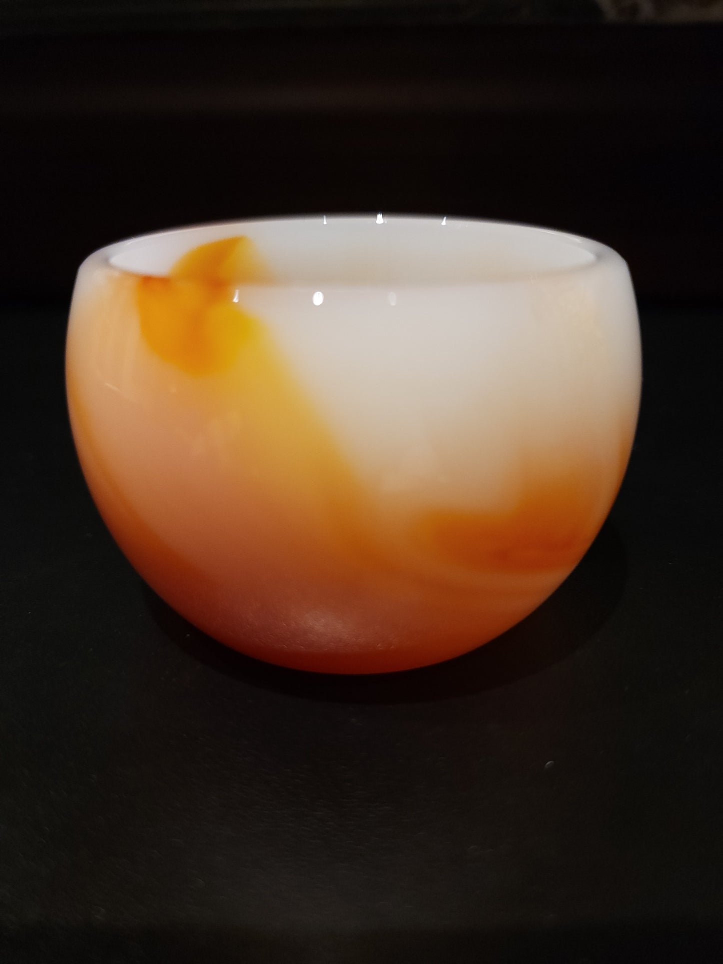 Glass swirled cup