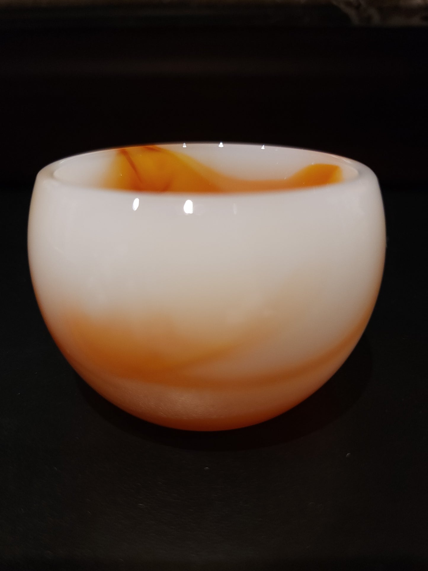 Glass swirled cup