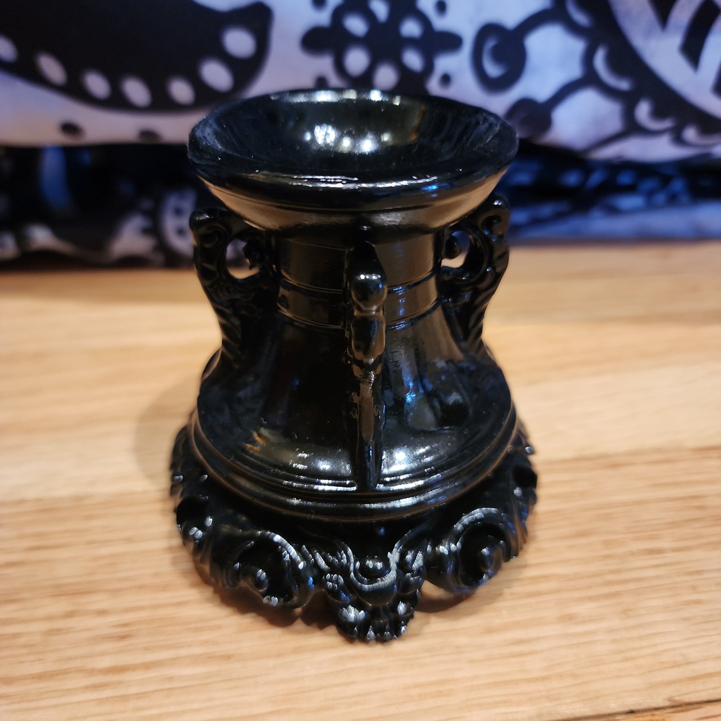 Black decorative sphere holder