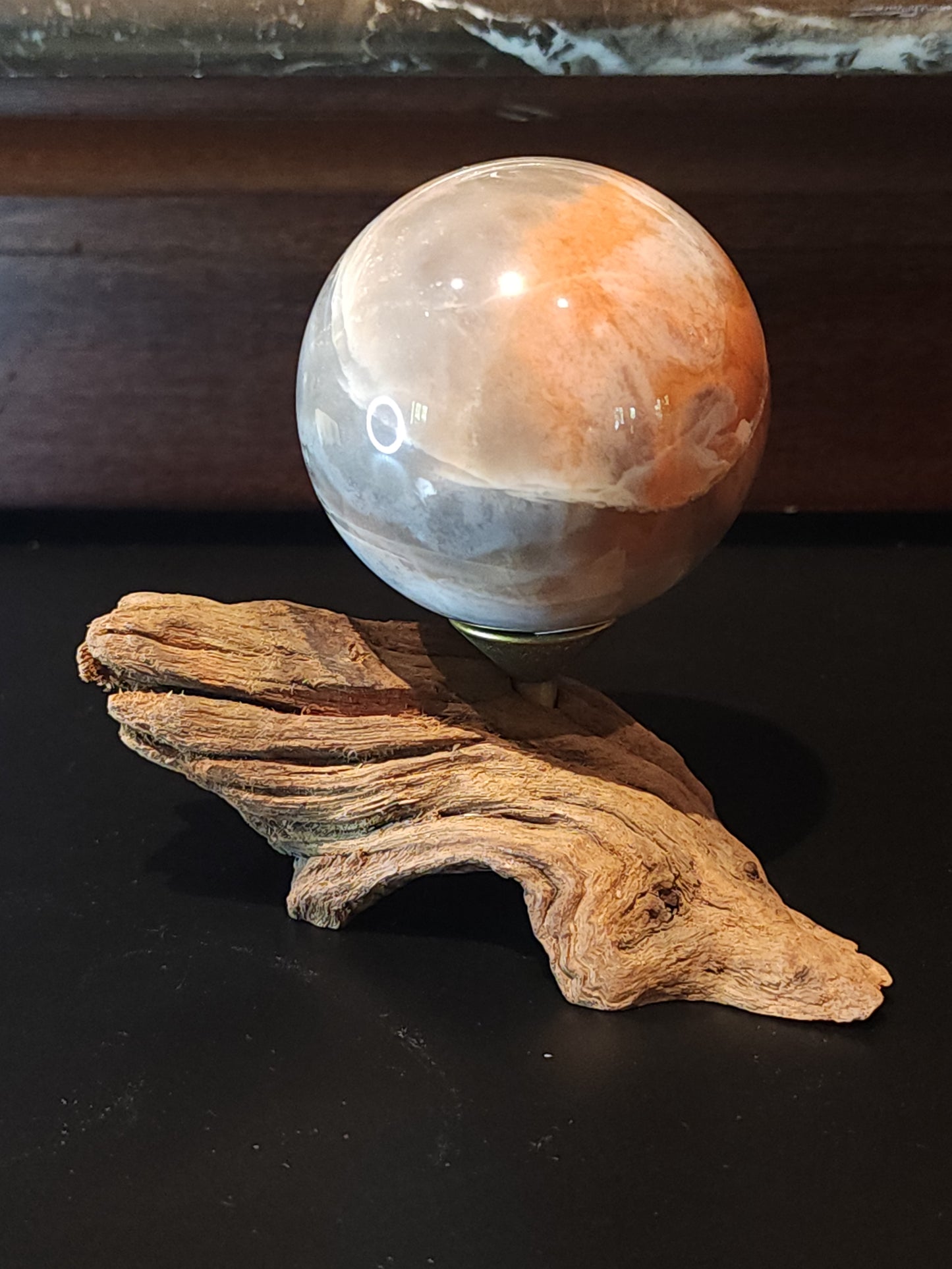 Driftwood sphere holder